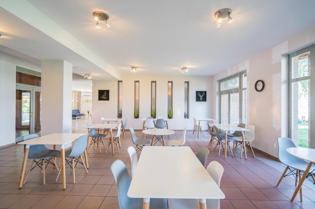 Holiday Hotel שיופוק מראה חיצוני תמונה