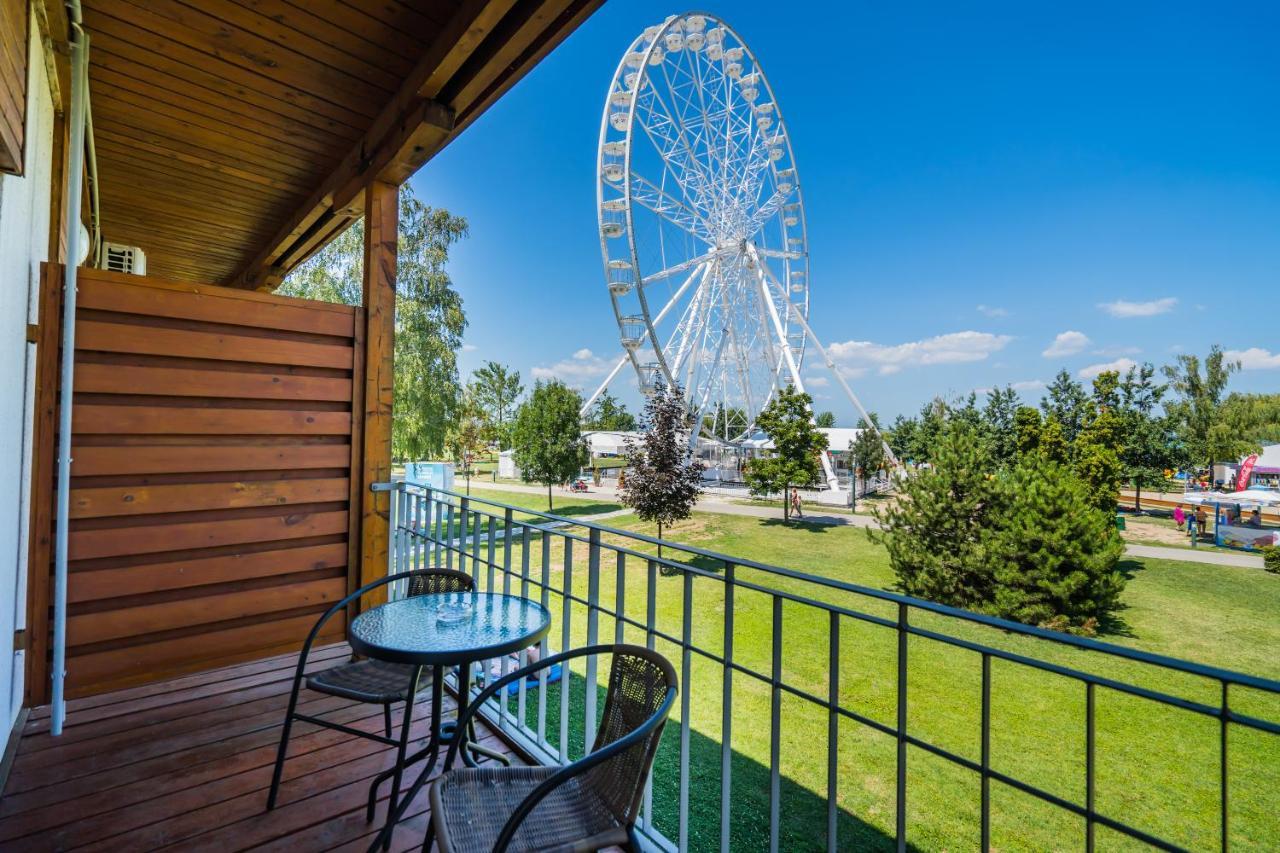 Holiday Hotel שיופוק מראה חיצוני תמונה