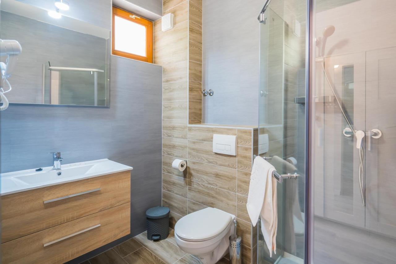 Holiday Hotel שיופוק מראה חיצוני תמונה
