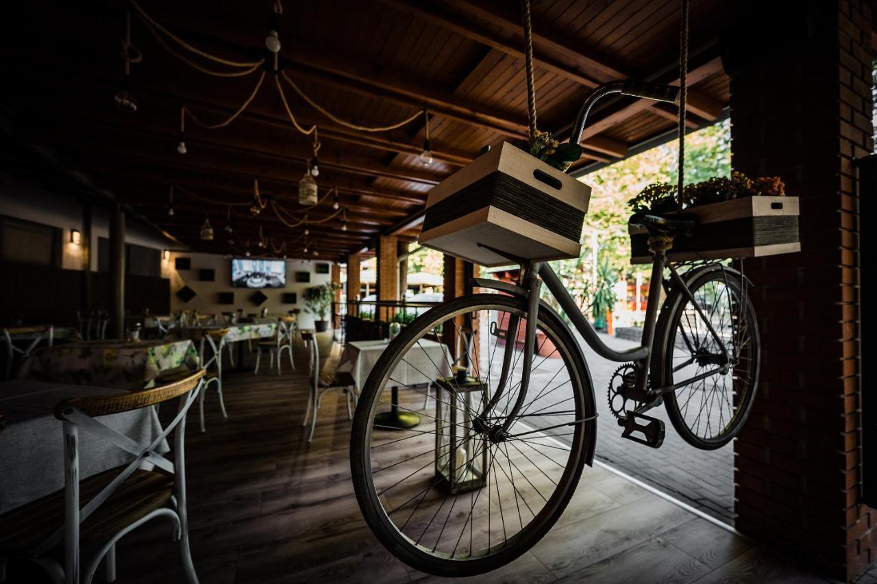 Holiday Hotel שיופוק מראה חיצוני תמונה