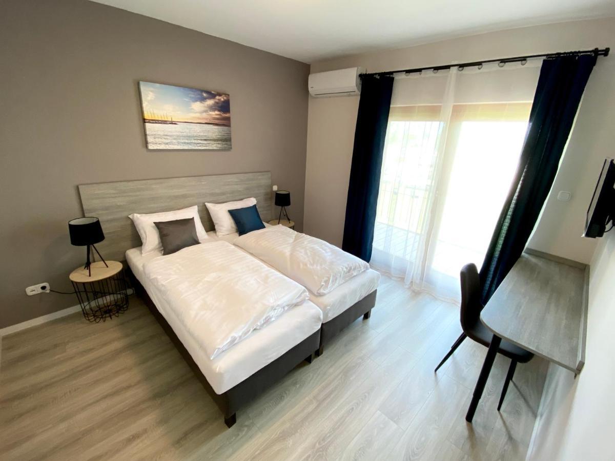 Holiday Hotel שיופוק מראה חיצוני תמונה