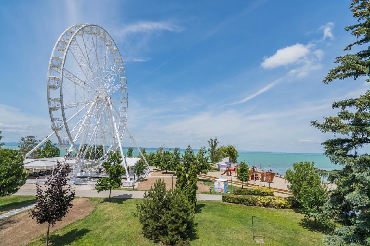 Holiday Hotel שיופוק מראה חיצוני תמונה